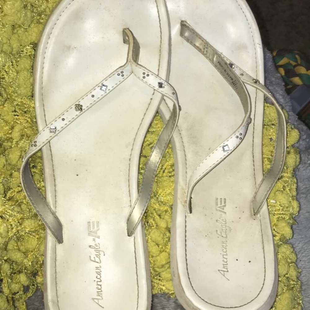 While AE flip flops